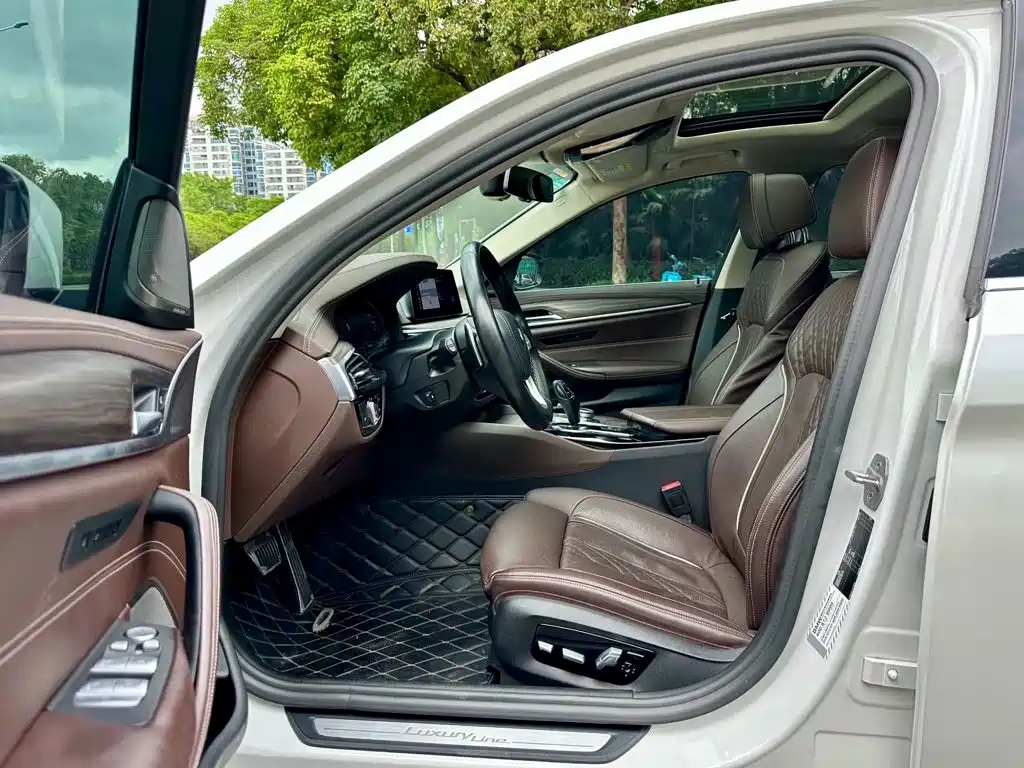 BMW 5 Series — миниатюра 8