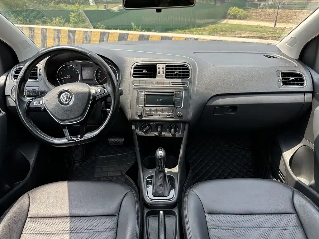 Volkswagen Polo 2016 1.6L AT Comfort