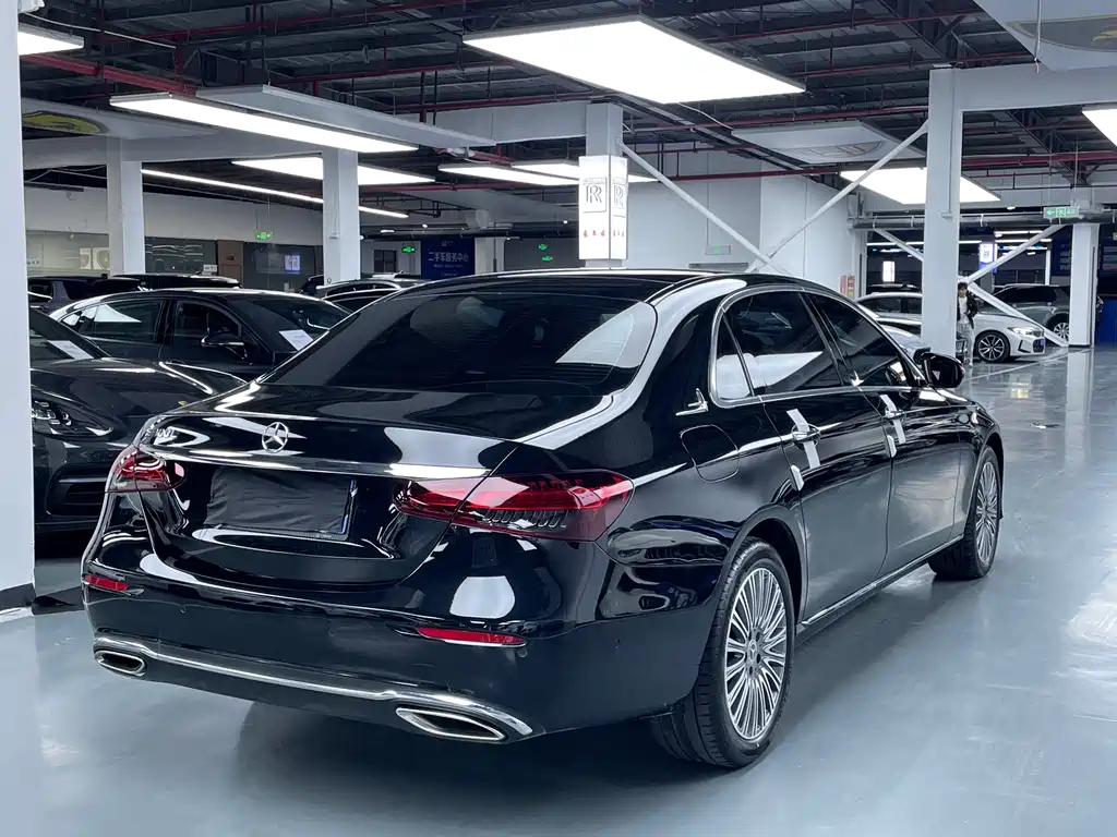 Mercedes-Benz E-Class — миниатюра 16