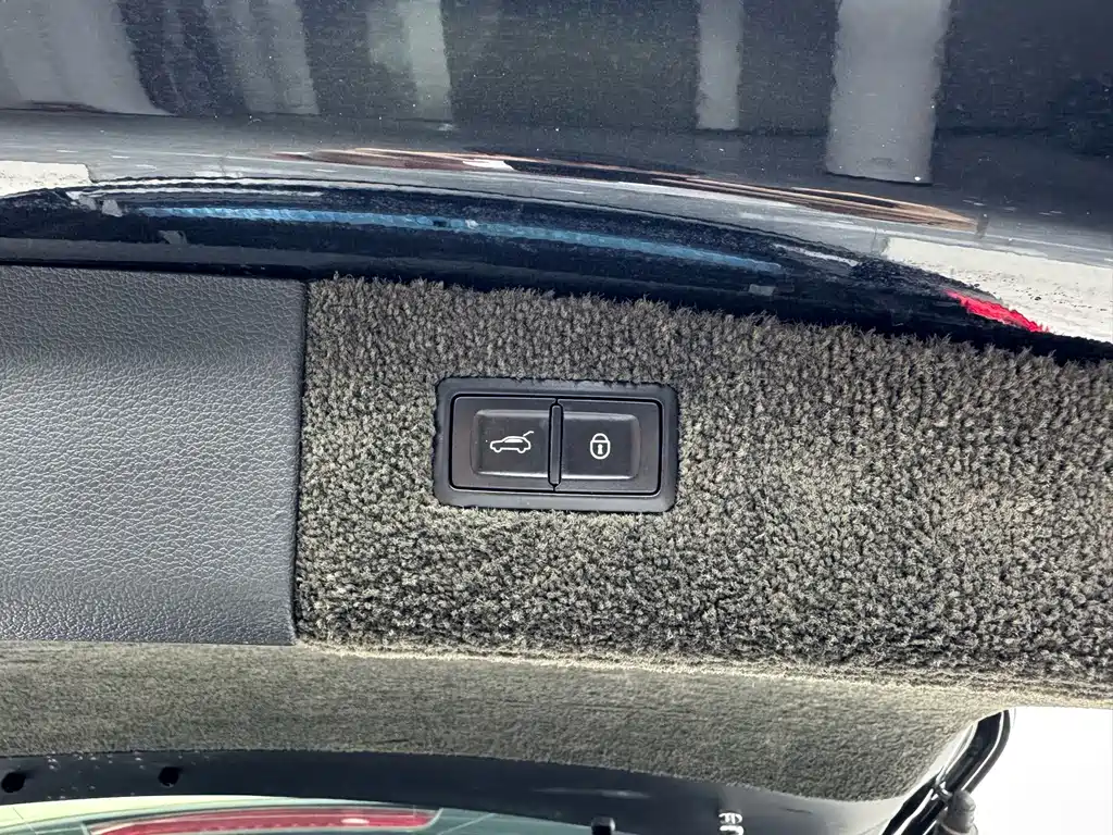 Bentley Bentayga — миниатюра 28