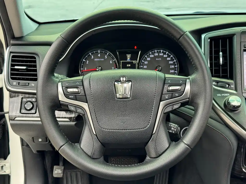 Toyota Crown — миниатюра 10