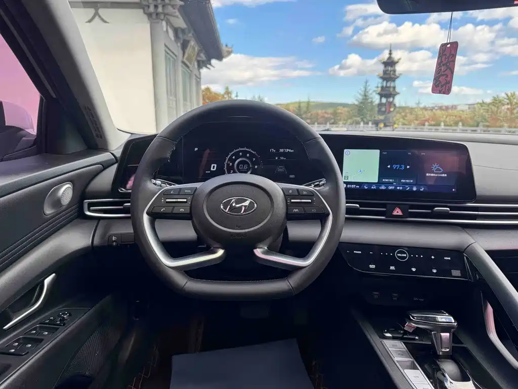 Hyundai Elantra — миниатюра 16