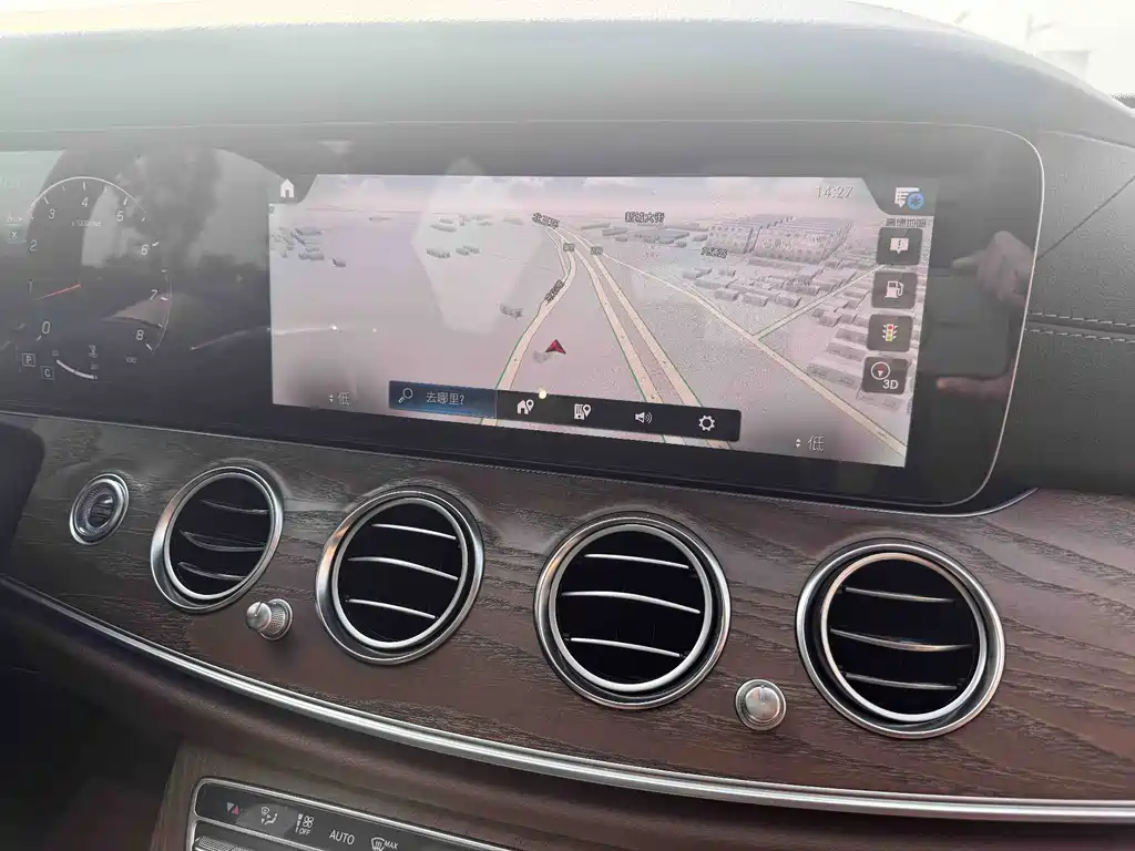 Mercedes-Benz E-Class — миниатюра 24