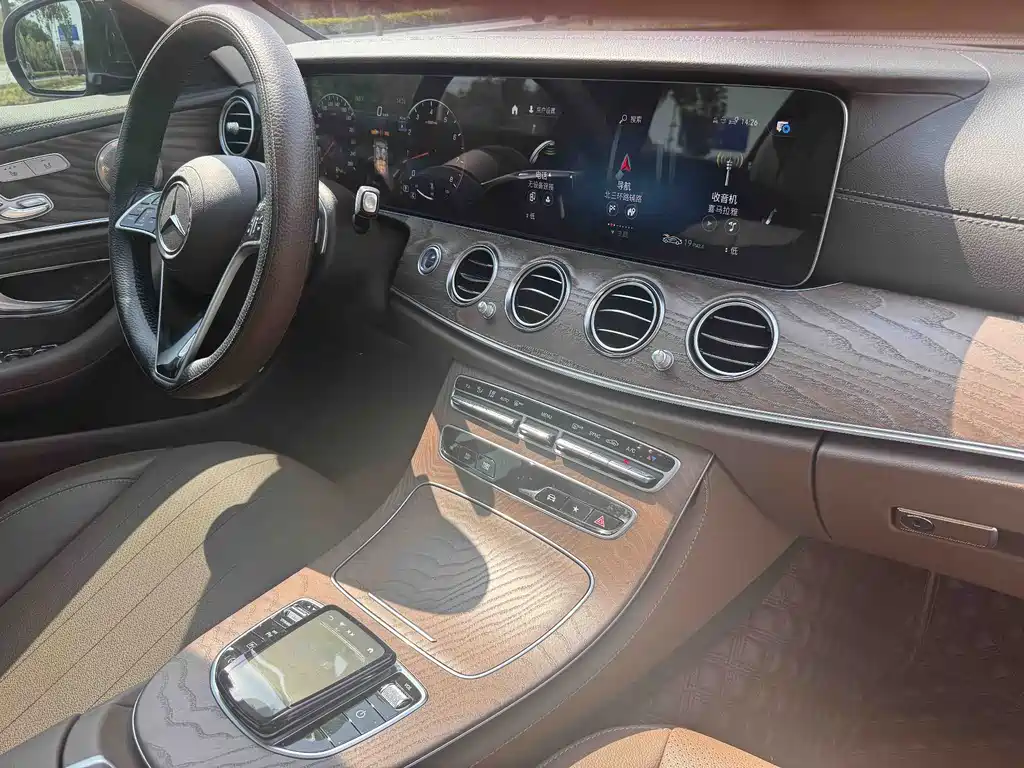 Mercedes-Benz E-Class — миниатюра 25