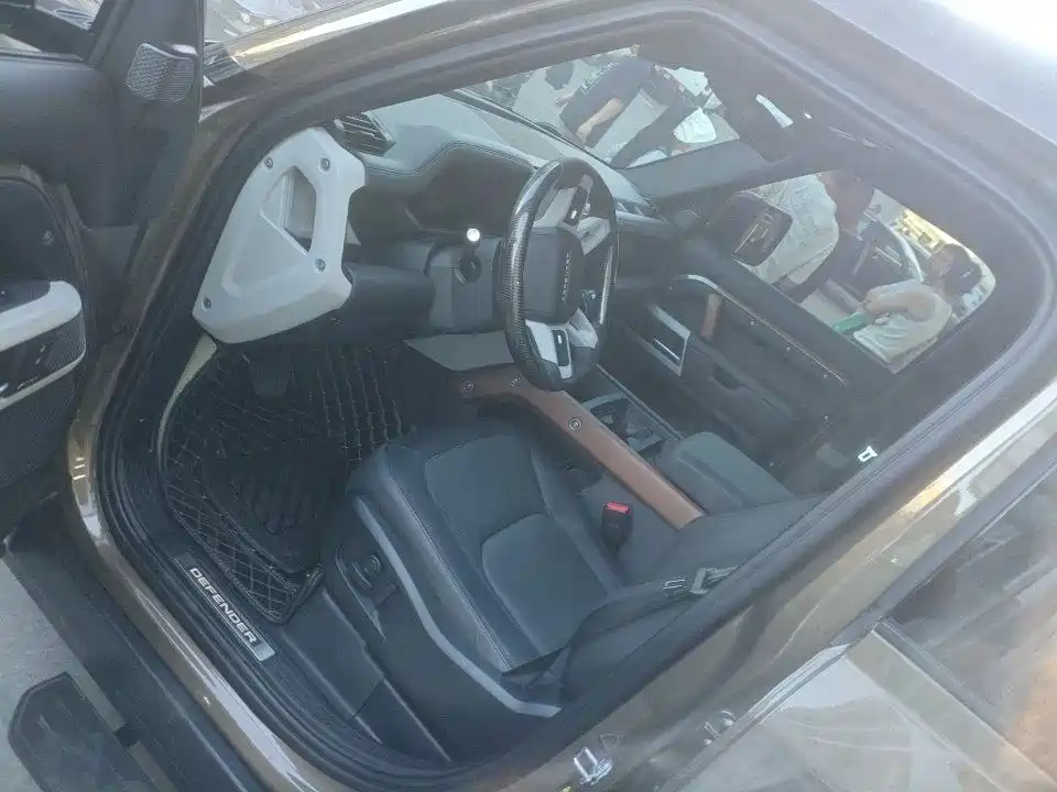 Land Rover Defender — миниатюра 2
