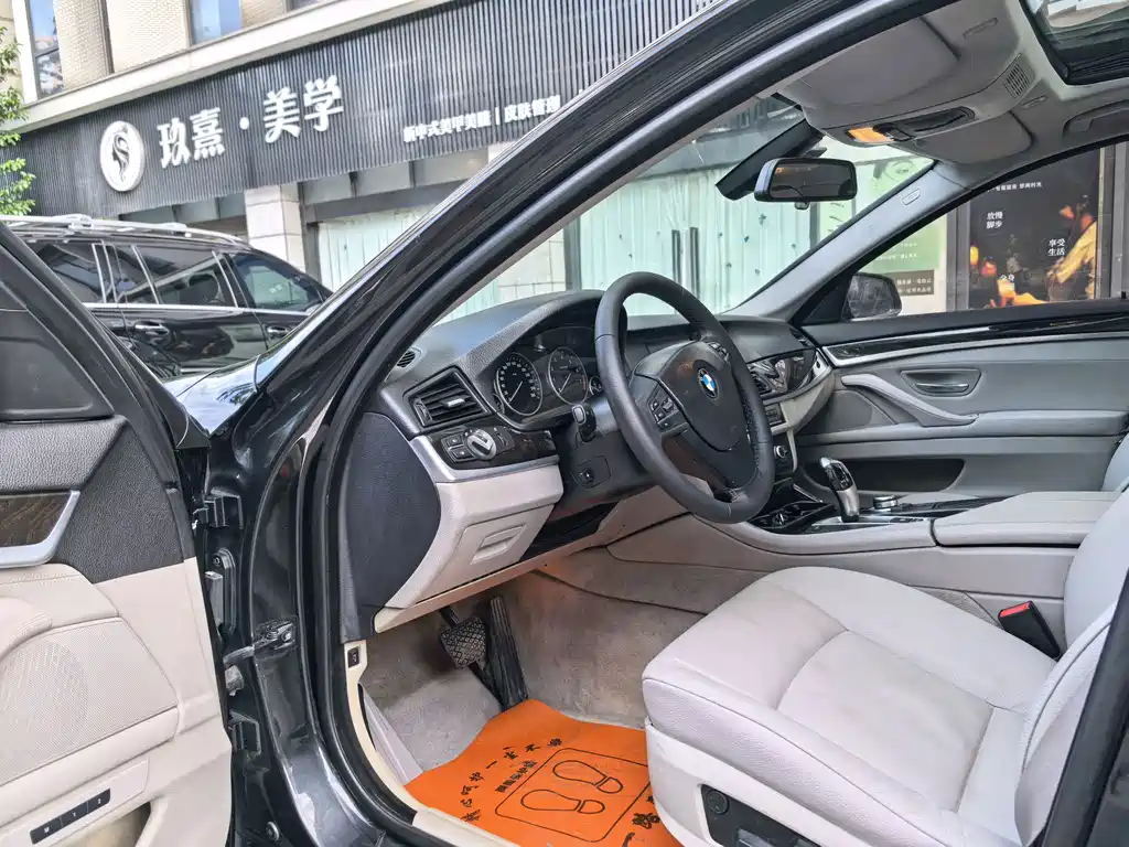 BMW 5 Series — миниатюра 5