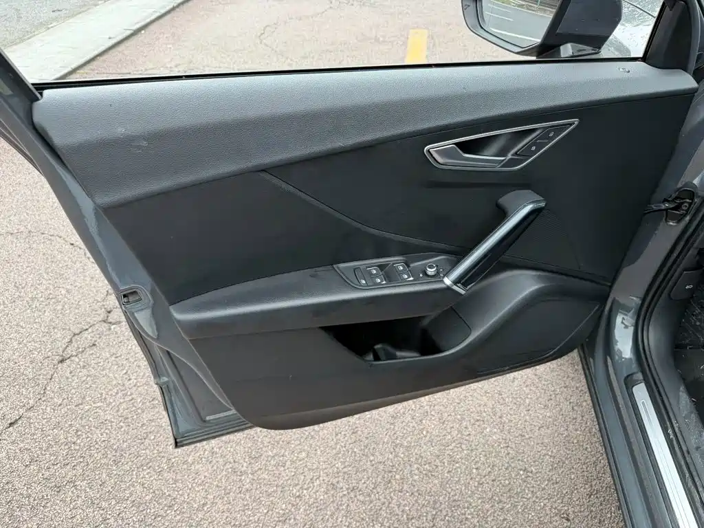Audi Q2L e-tron — миниатюра 6
