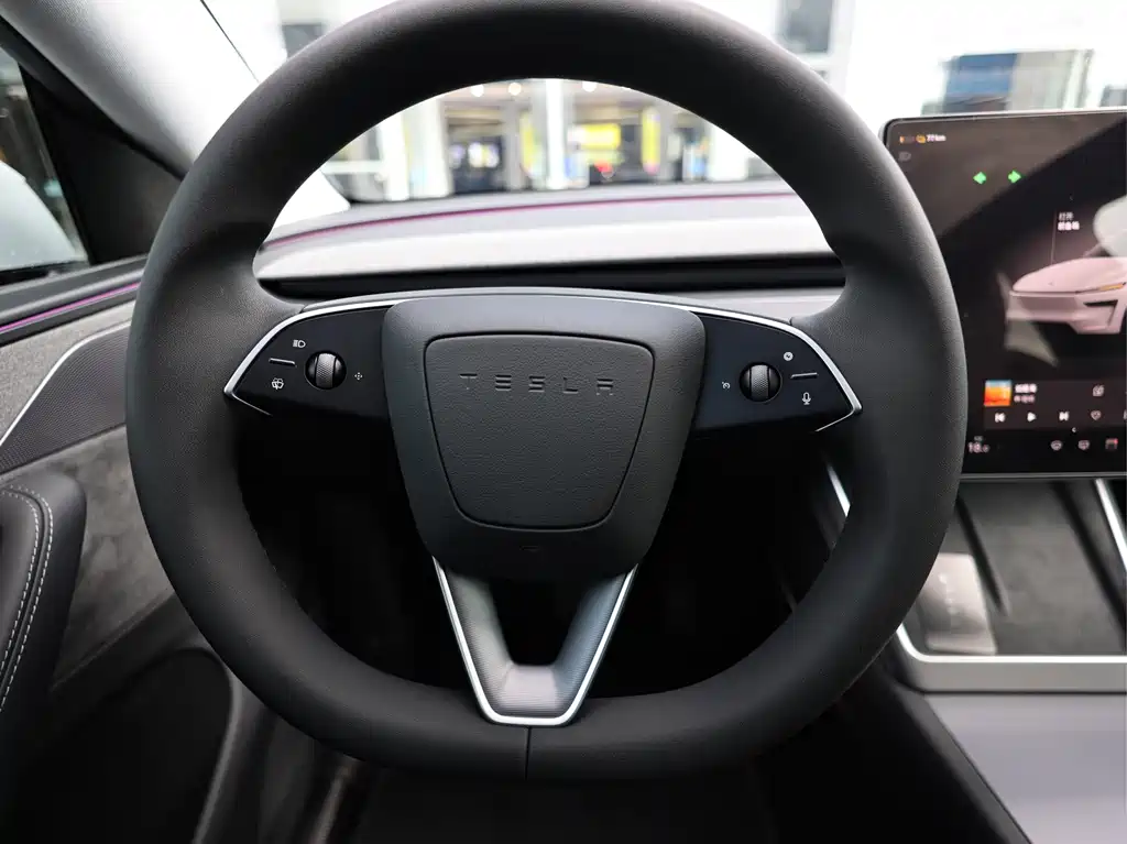 Tesla Model Y — миниатюра 19