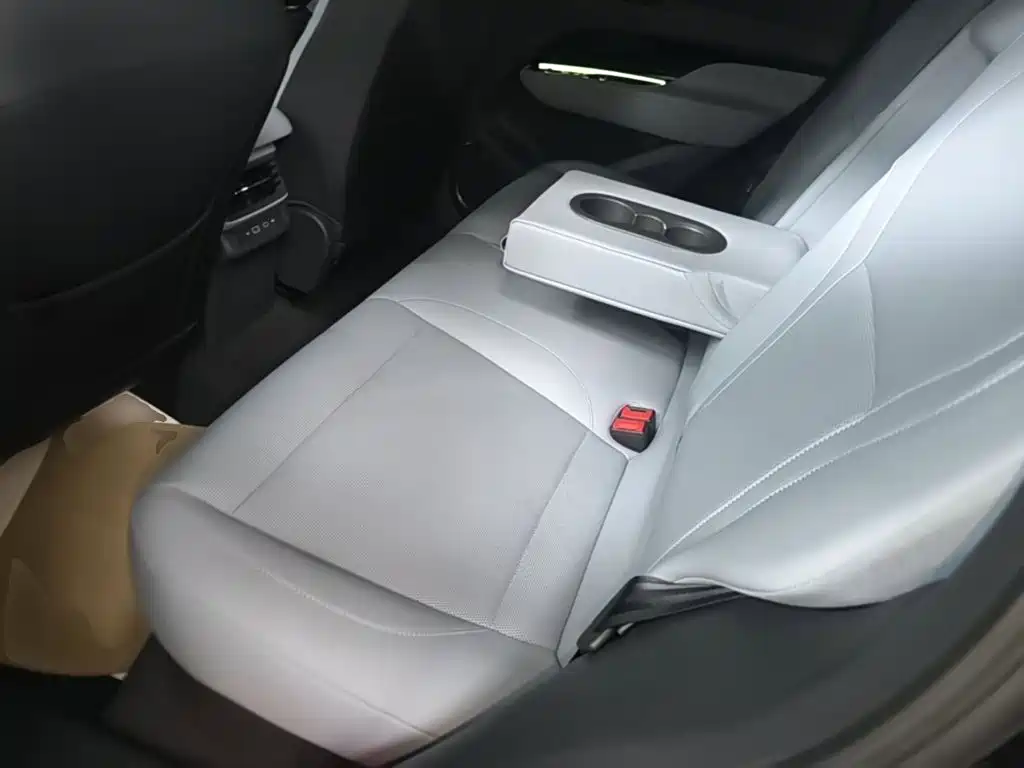 Hongqi Hongqi HS3 PHEV — миниатюра 17