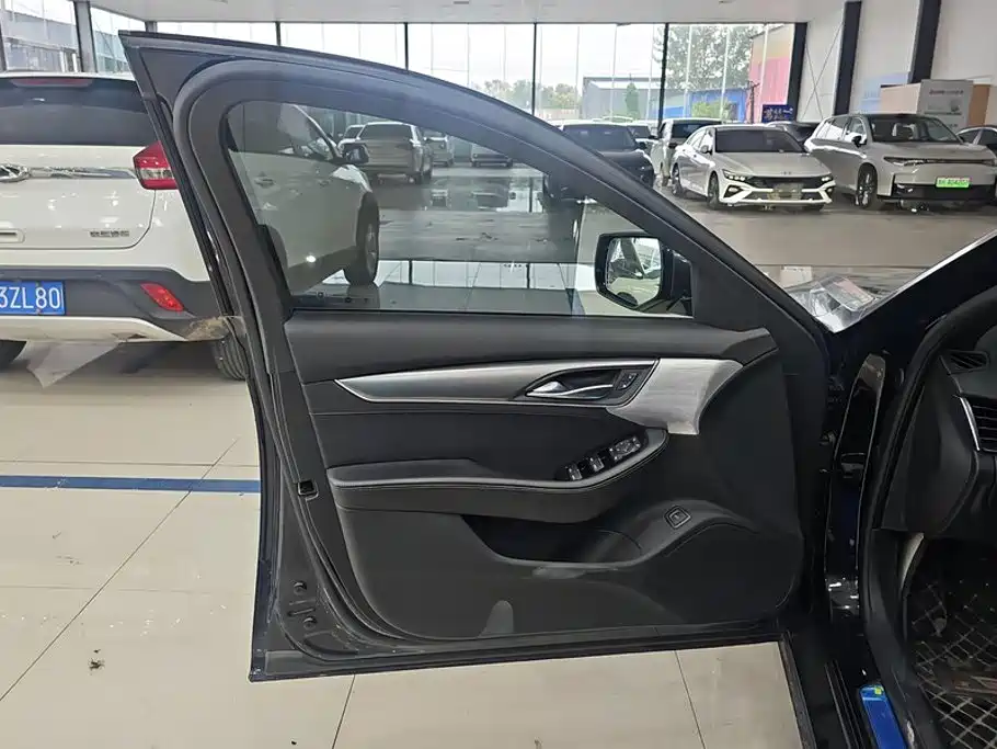 Cadillac CT5 — миниатюра 7
