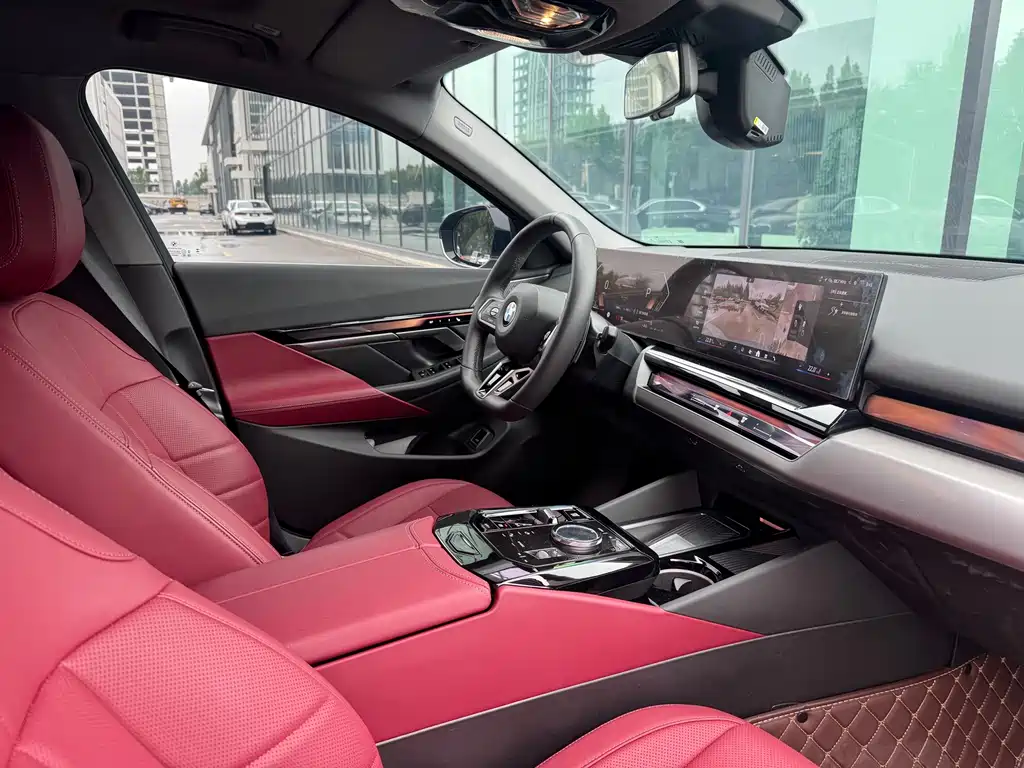 BMW 5 Series — миниатюра 17
