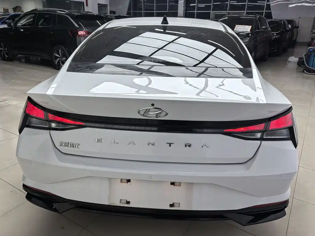 HYUNDAI ELANTRA