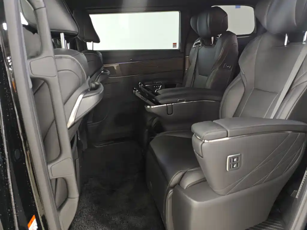 Toyota Vellfire — миниатюра 6