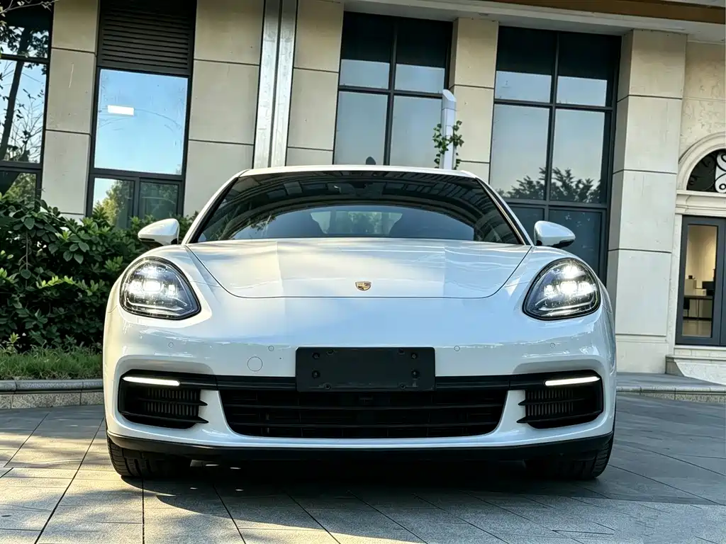 Porsche Panamera — миниатюра 2