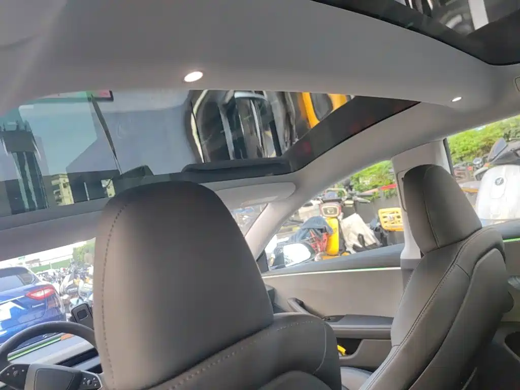 Tesla Model 3 — миниатюра 9