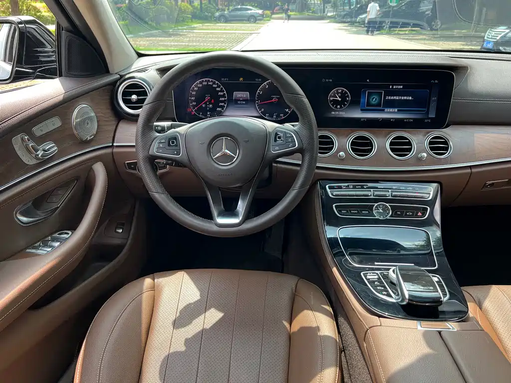 Mercedes-Benz E-Class — миниатюра 15