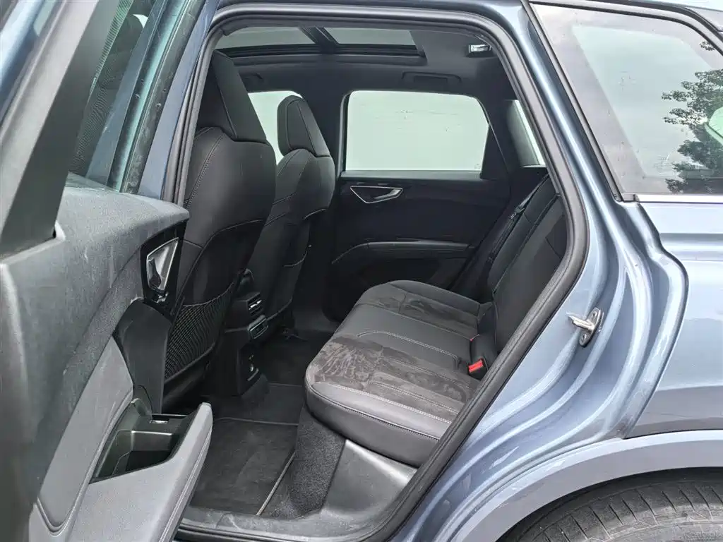 Audi Q4 e-tron — миниатюра 14