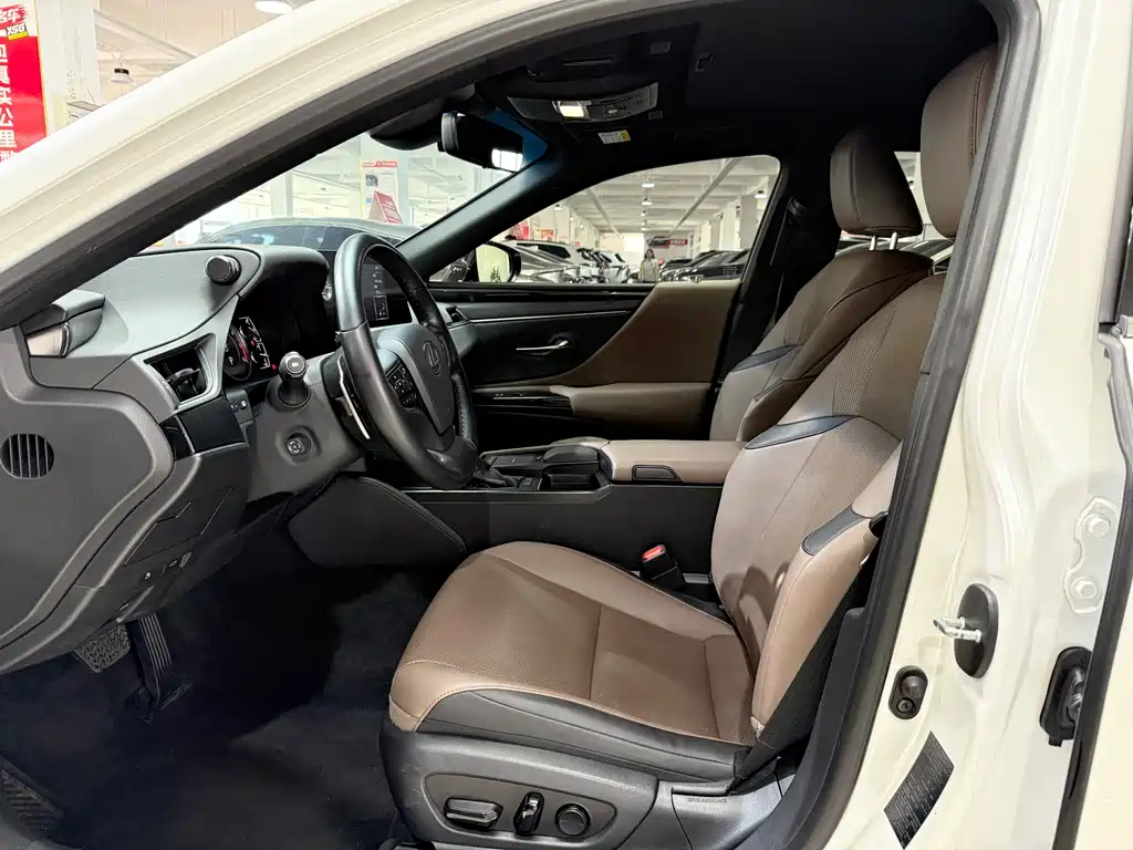 Lexus ES 2021 200
