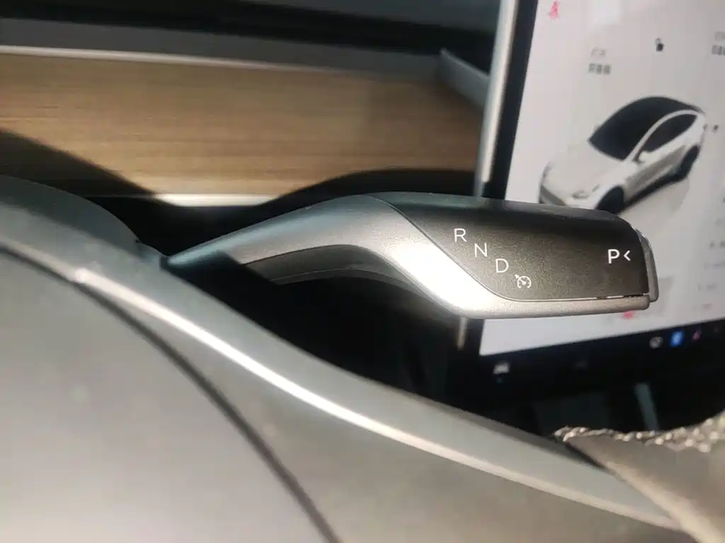 Tesla Model Y — миниатюра 14
