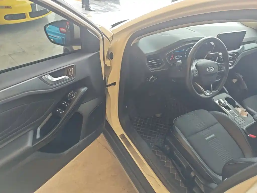 Ford Focus Active — миниатюра 16