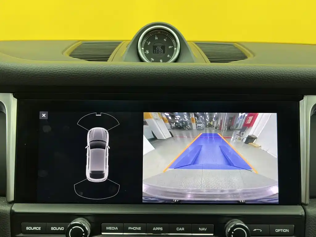 Porsche Macan — миниатюра 22