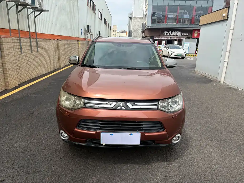 Mitsubishi Outlander (Import) — миниатюра 2