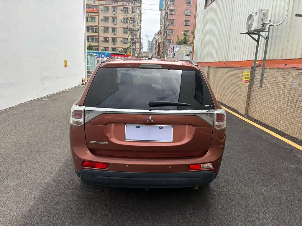 Mitsubishi Outlander (Import) — миниатюра 8