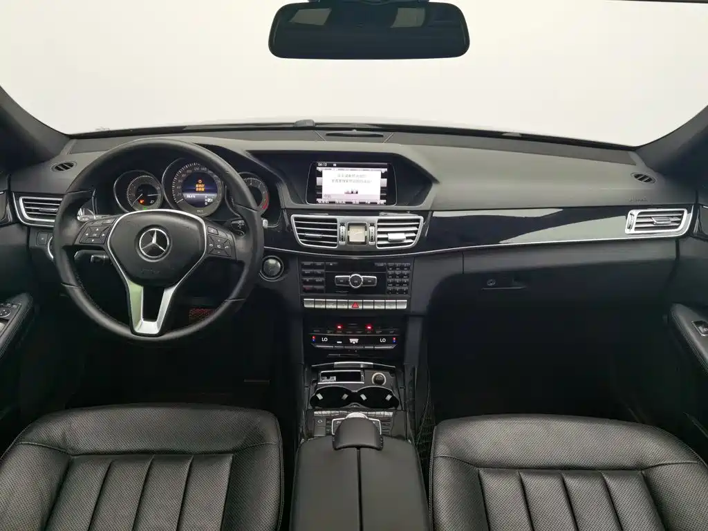 Mercedes-Benz E-Class — миниатюра 5