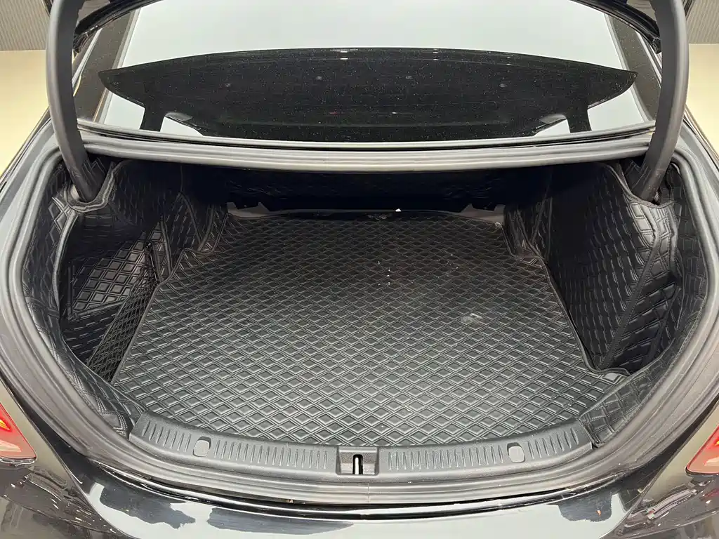 Mercedes-Benz E-Class — миниатюра 20