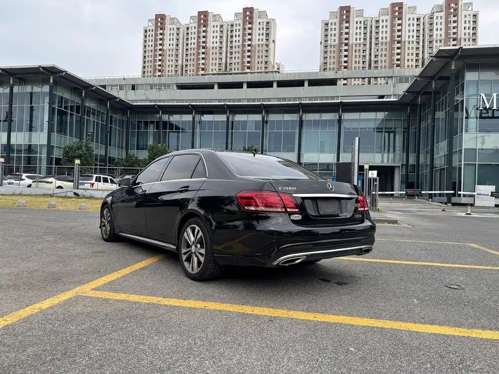 Mercedes-Benz E-Class — миниатюра 22