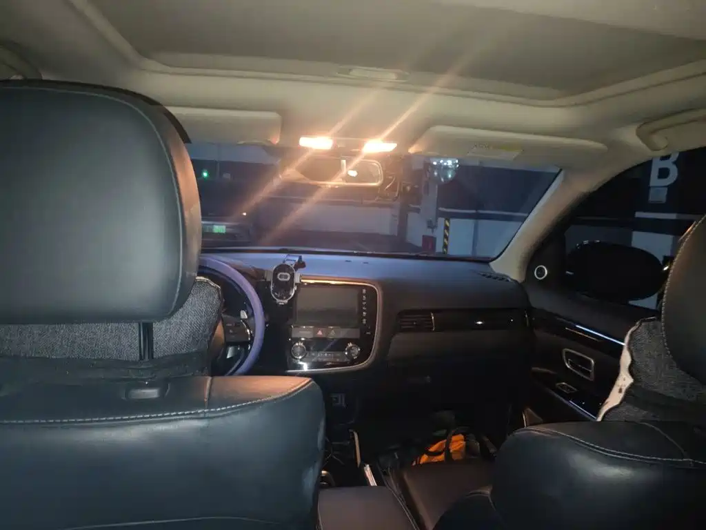 Mitsubishi Outlander — миниатюра 14