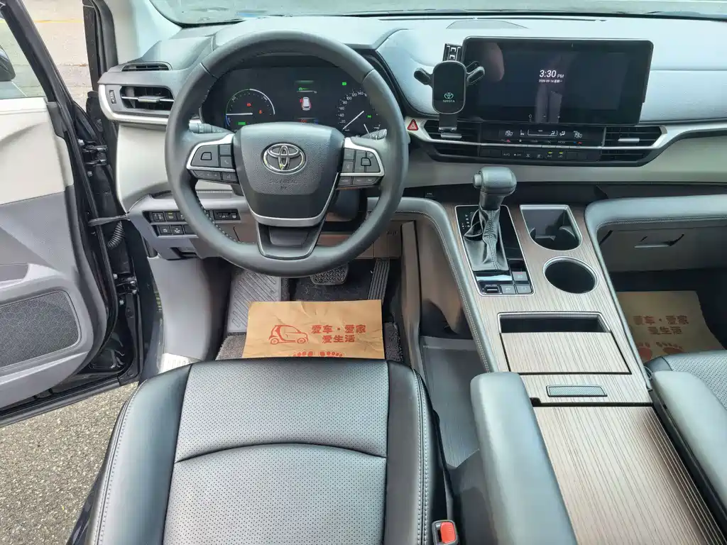 Toyota Sienna — миниатюра 14