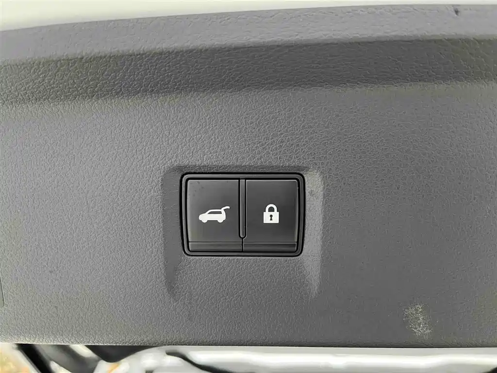 NISSAN EXPLORING THE LAND