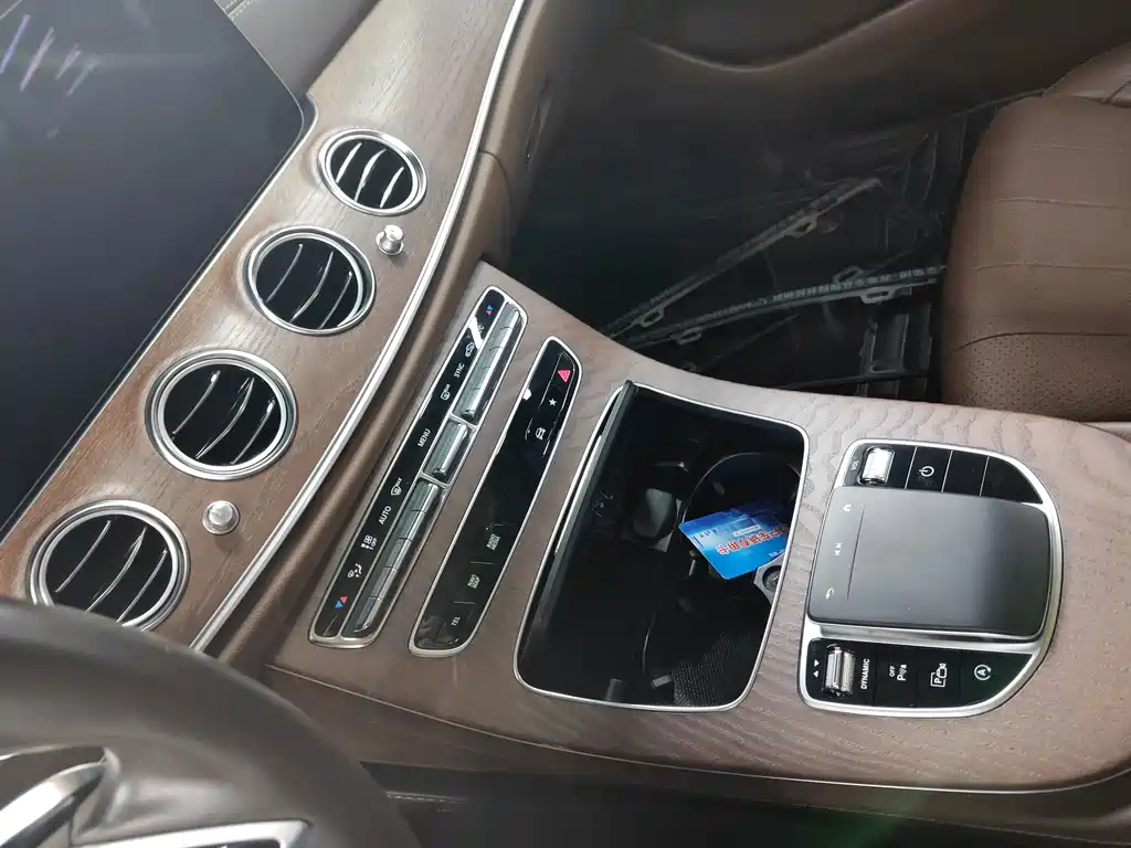 Mercedes-Benz E-Class — миниатюра 7