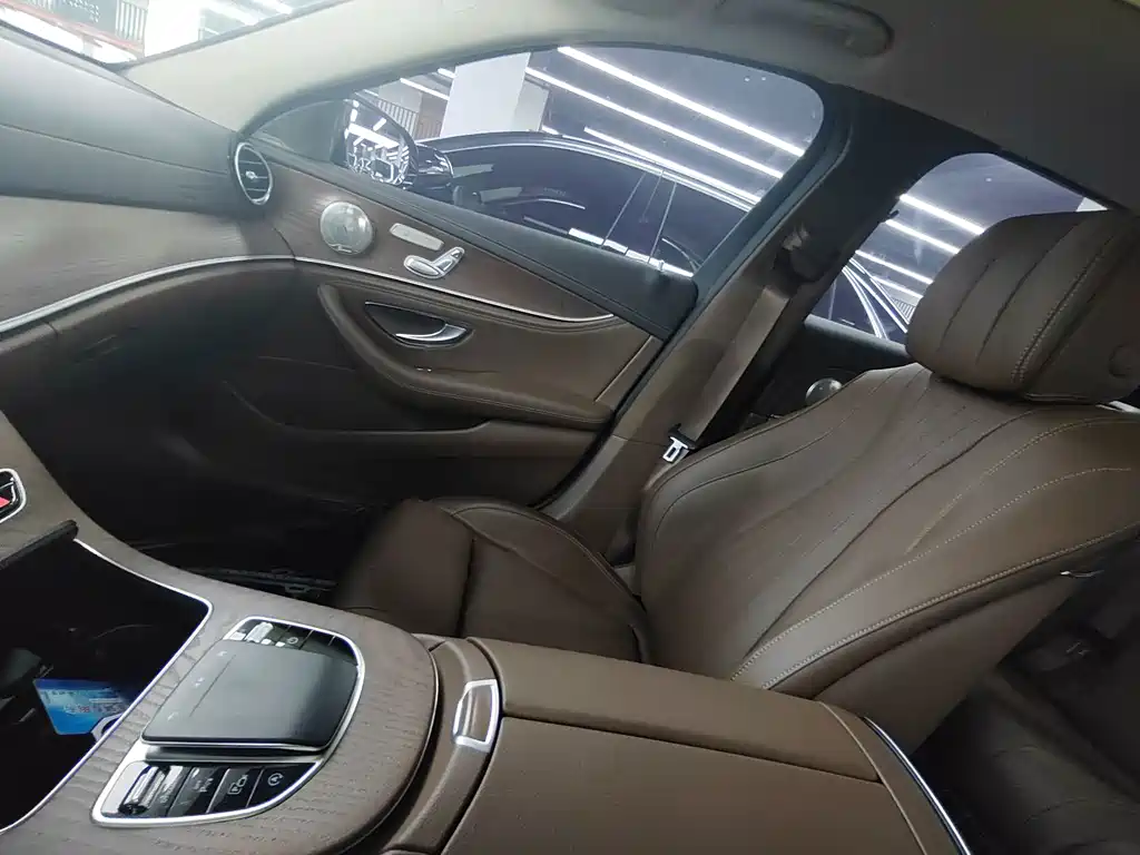 Mercedes-Benz E-Class — миниатюра 8