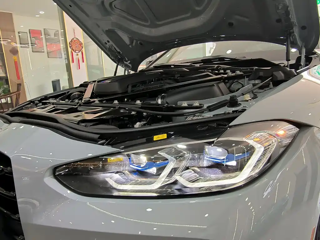 BMW M4 2023 3.0T