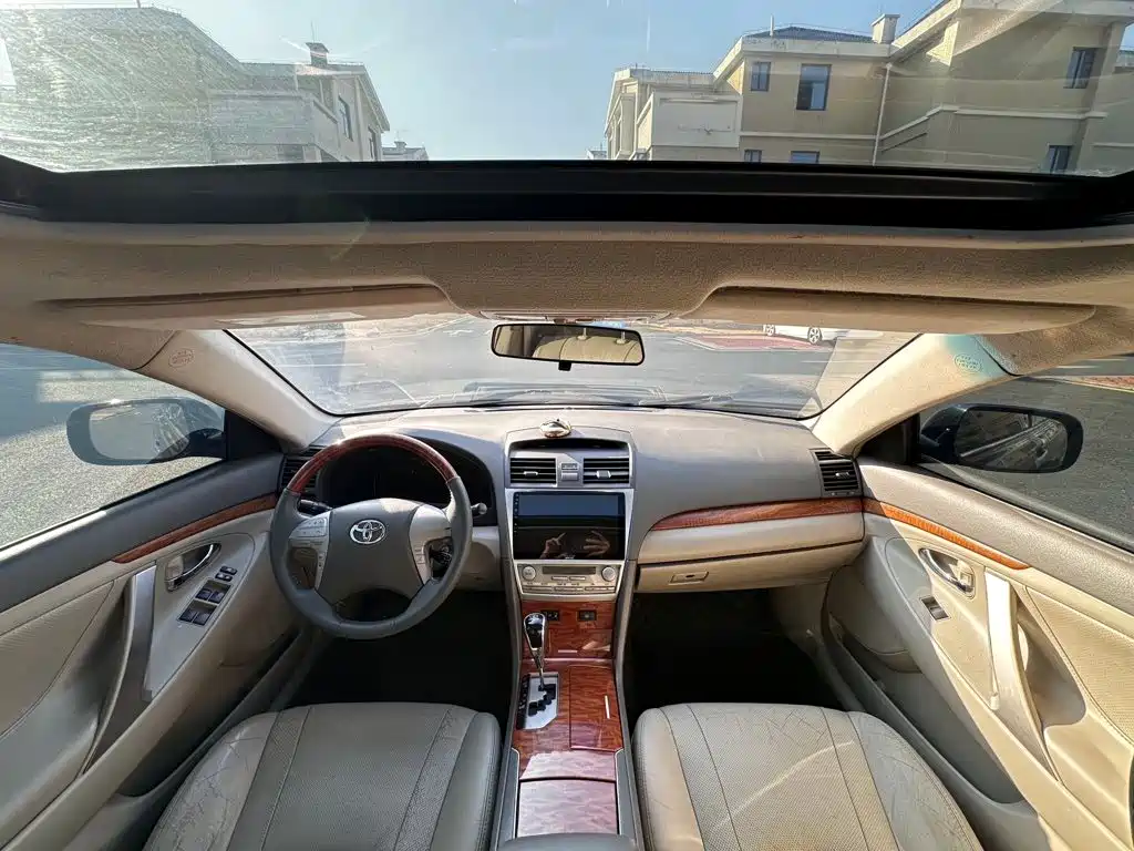 Toyota Camry — миниатюра 7