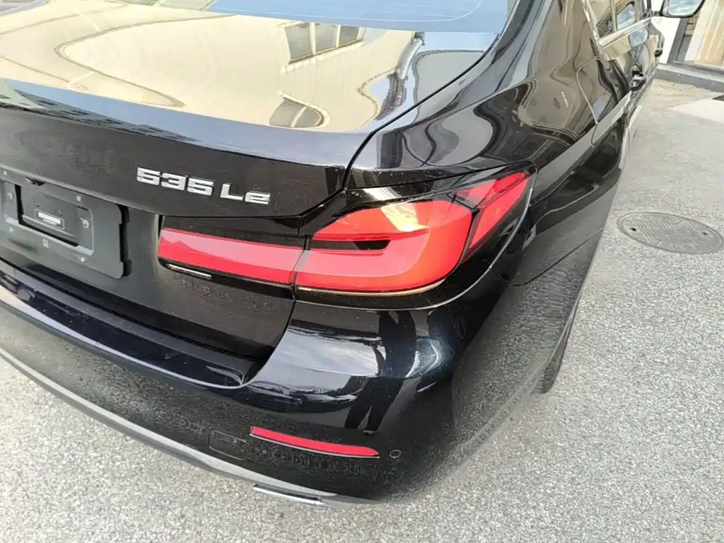 BMW 5 Series New Energy — миниатюра 8