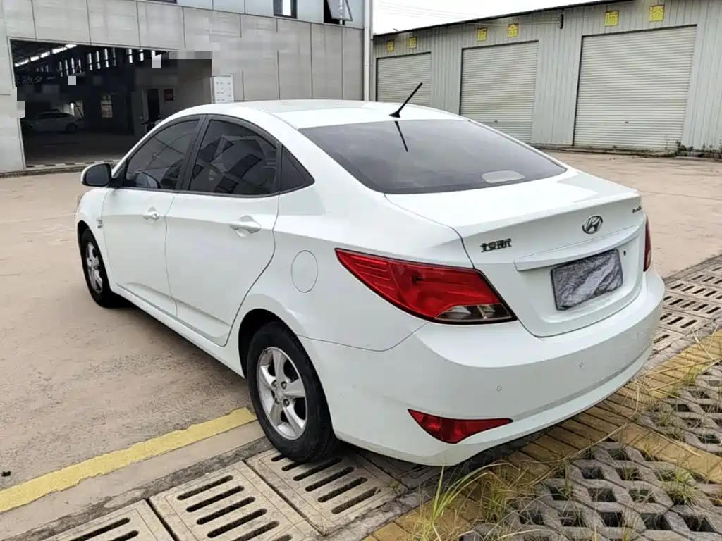 Hyundai Verna — миниатюра 5
