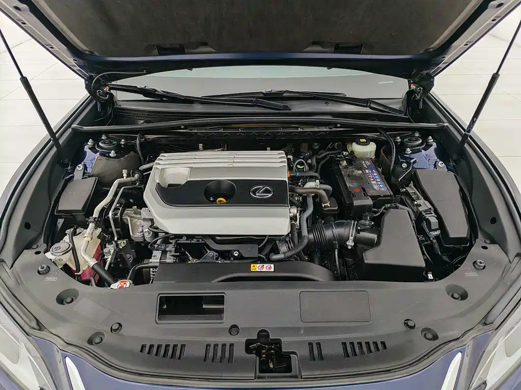 Lexus ES 2021 200