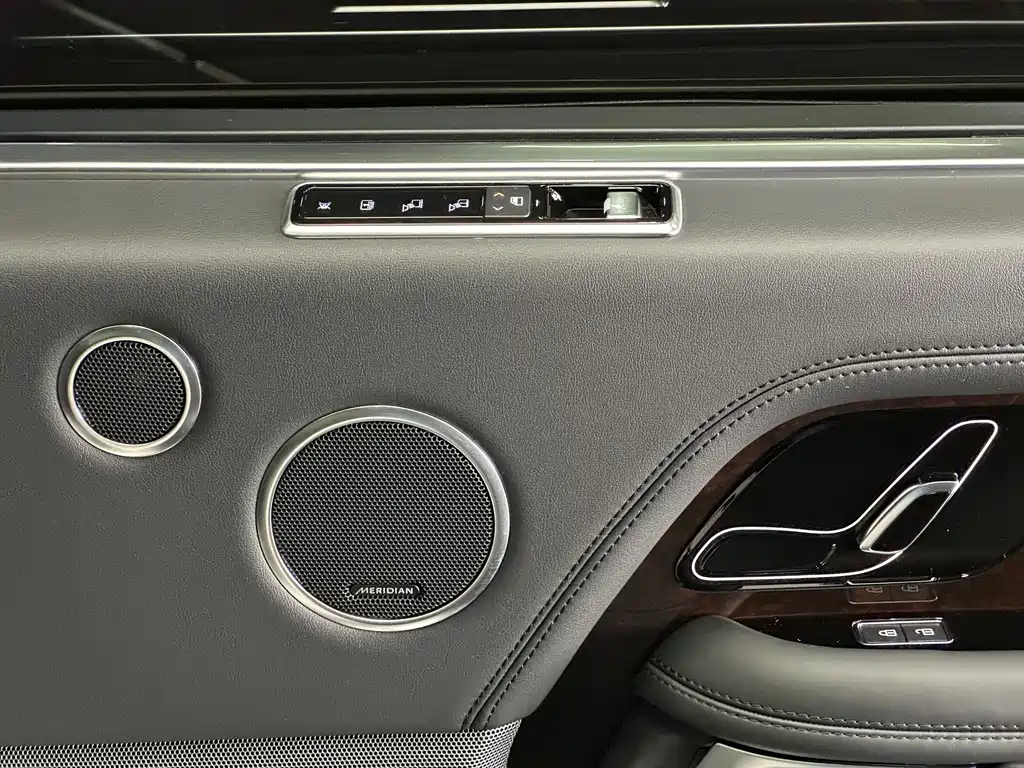 Land Rover Range Rover — миниатюра 15