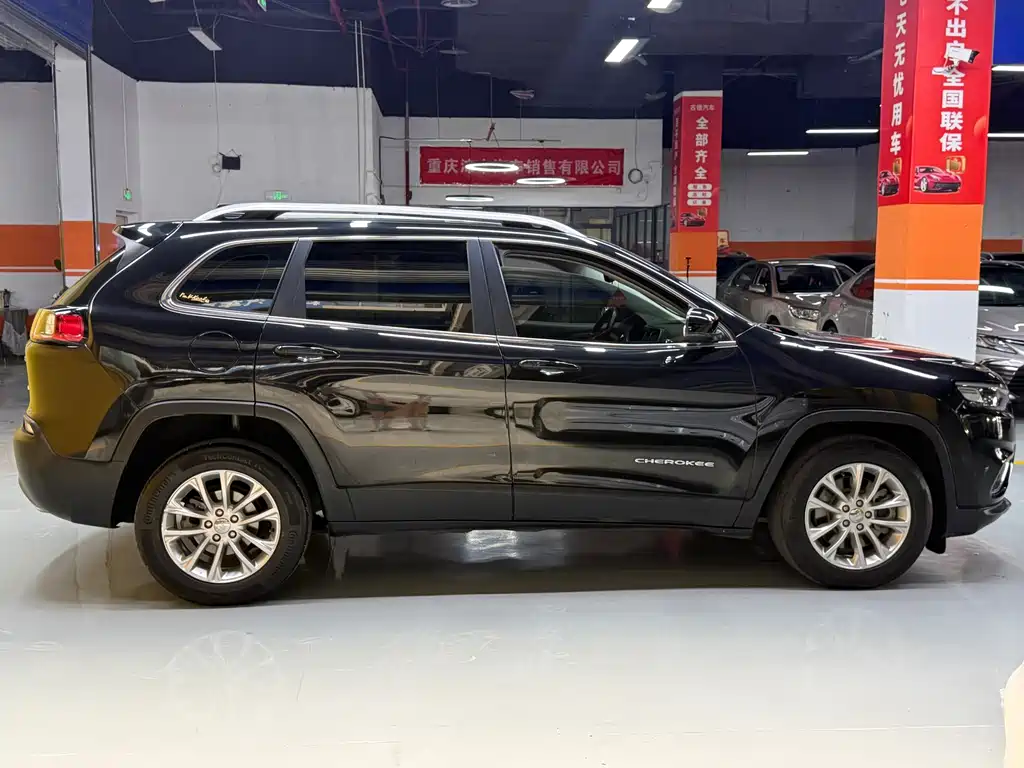 Jeep Cherokee — миниатюра 8