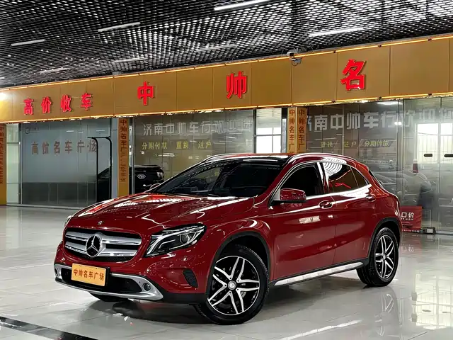 MERCEDES-BENZ GLA