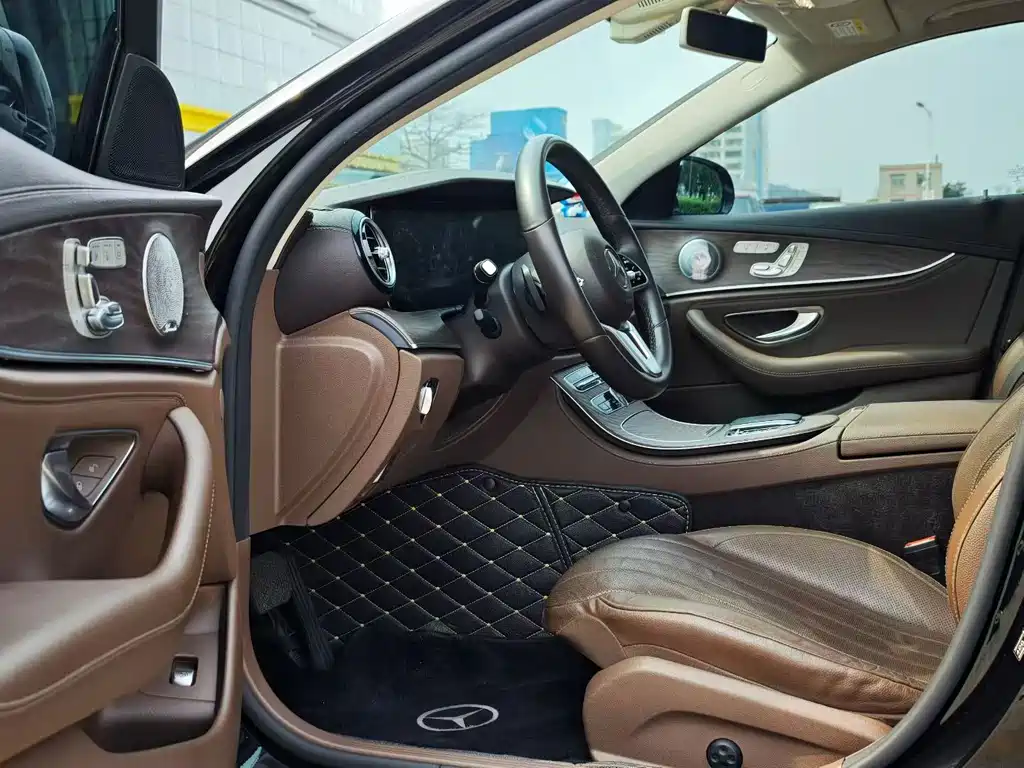 Mercedes-Benz E-Class — миниатюра 4