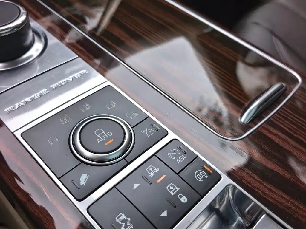 Land Rover Range Rover — миниатюра 26