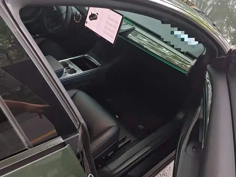 Tesla Model 3 — миниатюра 18