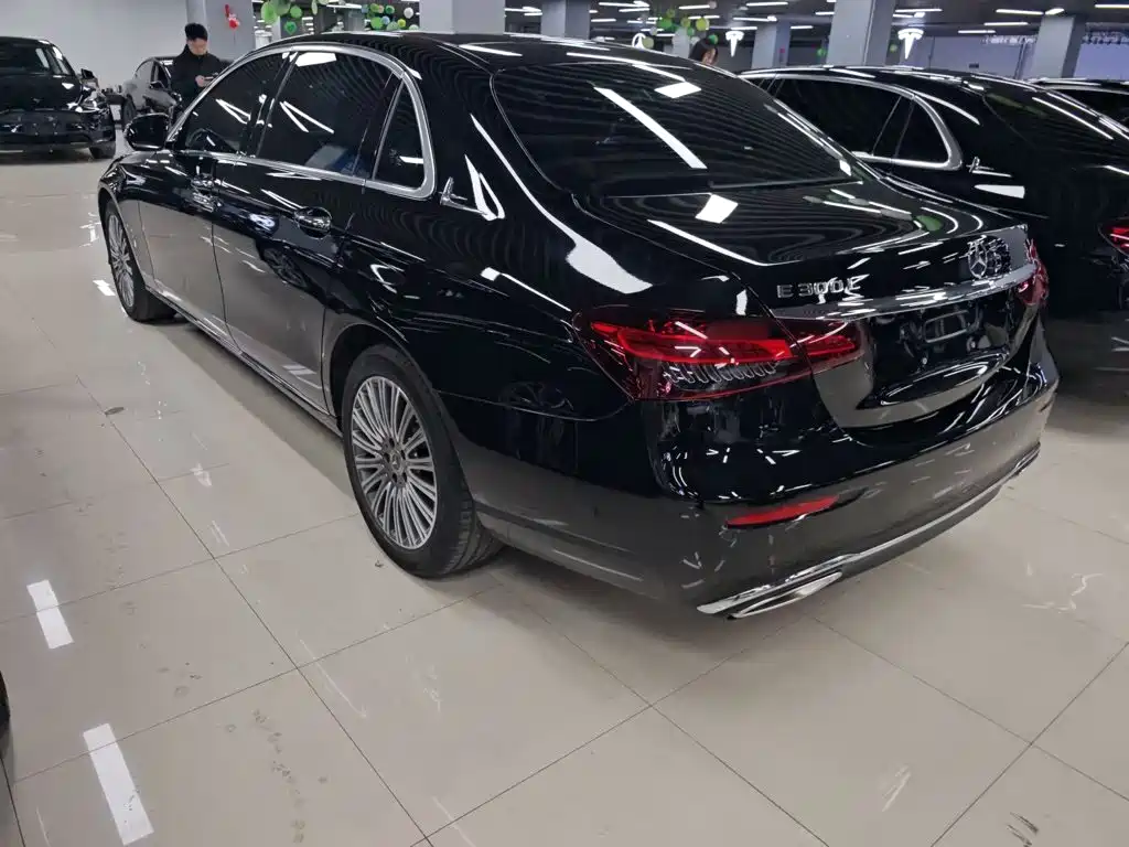 Mercedes-Benz E-Class — миниатюра 8