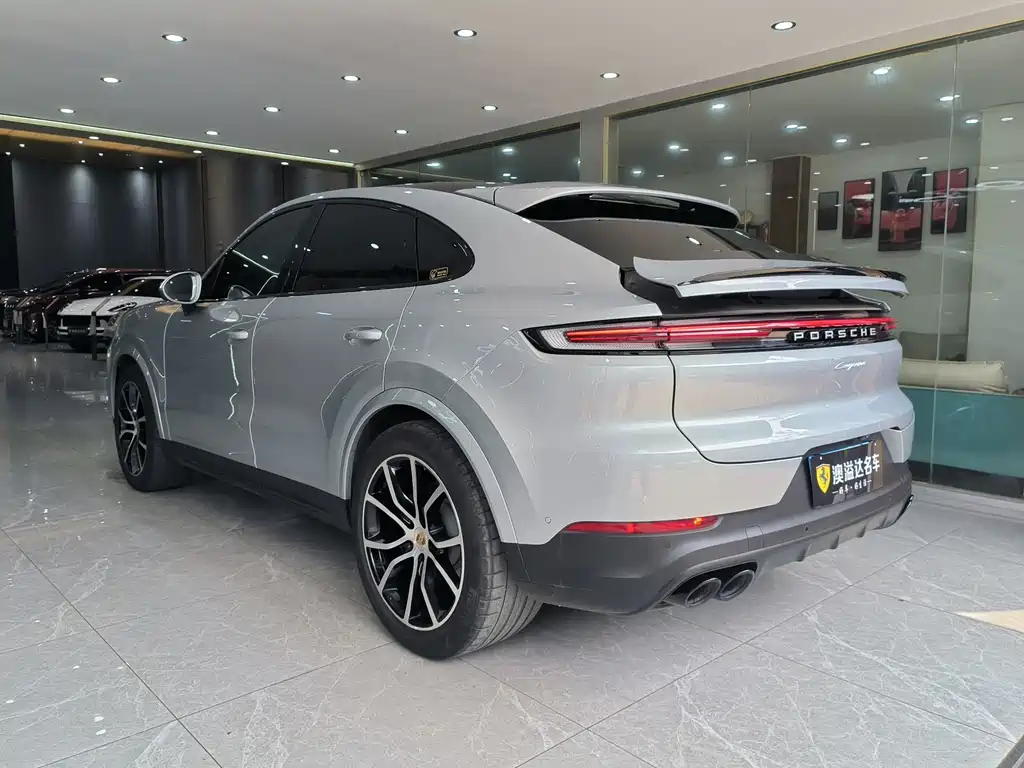 Porsche Cayenne — миниатюра 23