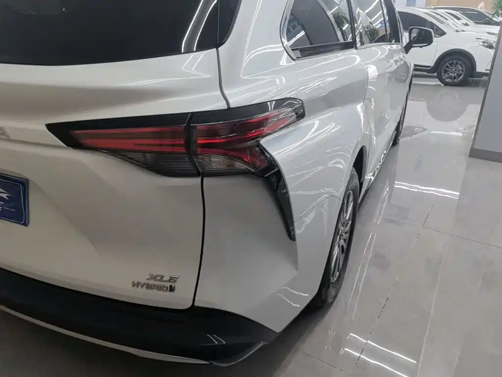 Toyota Sienna — миниатюра 8