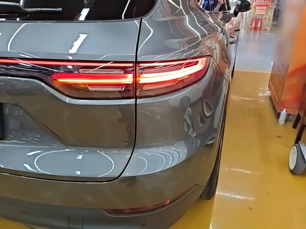 Porsche Cayenne — миниатюра 8